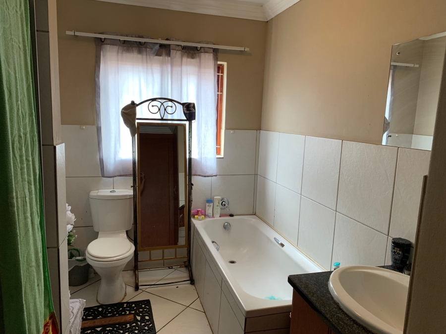 To Let 3 Bedroom Property for Rent in Melodie North West